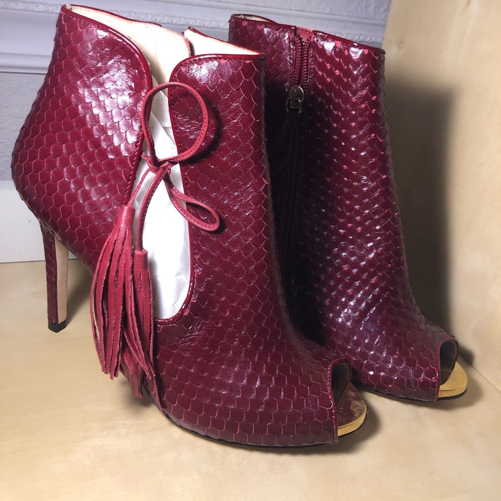 Beautiful Red Booties !! 👢❤️🙌🏼
